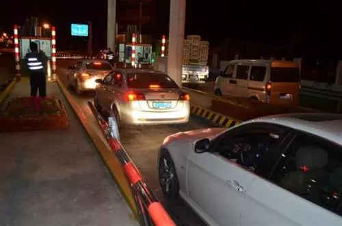 假期高速行駛攻略，看一遍絕對(duì)平安！