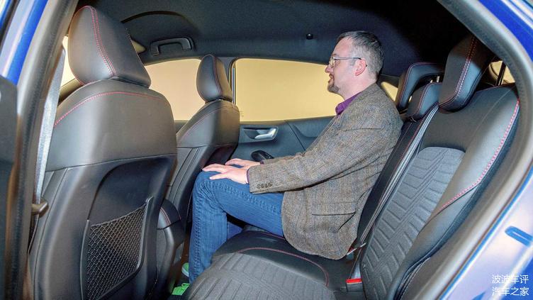 福特發(fā)布PUMA小型SUV官圖，歐式風(fēng)格，造型很有柔和感