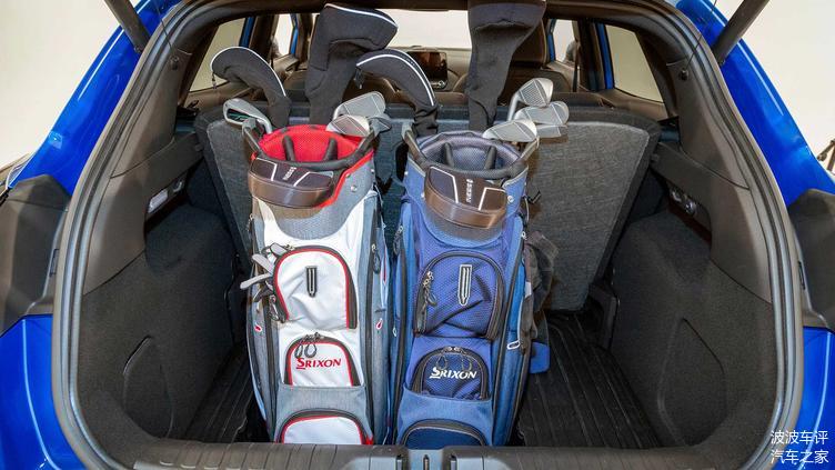 福特發(fā)布PUMA小型SUV官圖，歐式風(fēng)格，造型很有柔和感