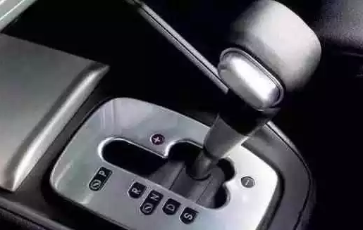 自動檔車這樣開提前報廢，多少老司機中招