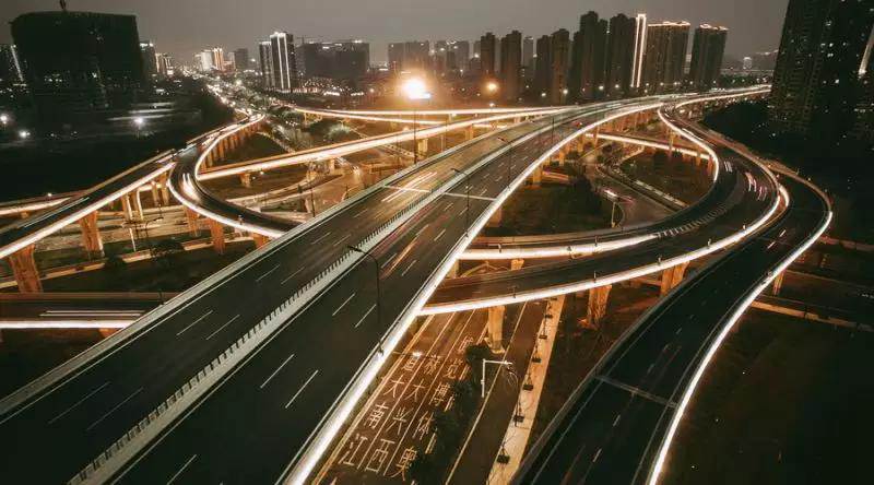 這些上道必知汽車(chē)燈語(yǔ)，你知道嗎？