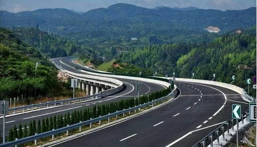 定速巡航可以解放右腳，但你真的會(huì)用嗎？