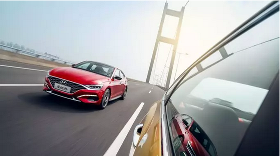 【安全駕駛】冬季開窗除霧冷颼颼，車窗起霧如何破？