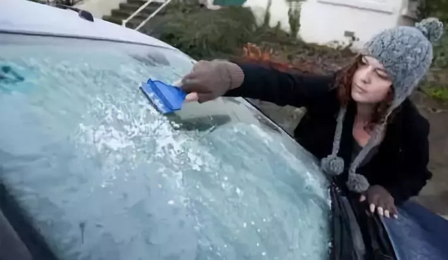 汽車玻璃結(jié)冰怎么辦，簡單處理有妙招