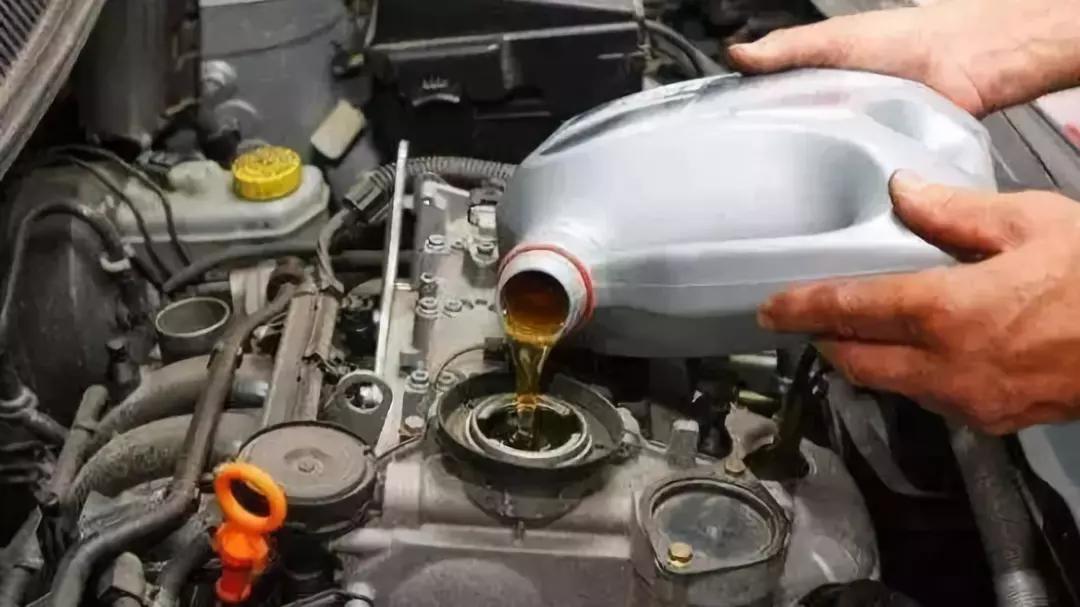 全合成機油和半合成哪個更好？