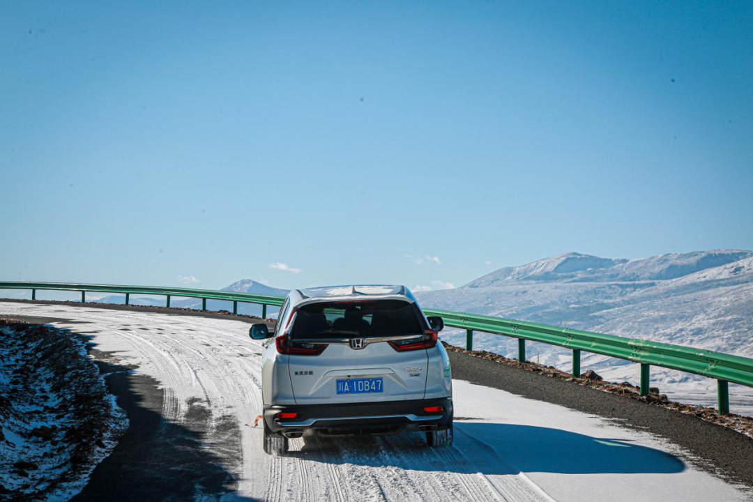 游記連載 | 前往格聶神山的路上，我們進(jìn)行了一場(chǎng)“冰雪試駕”